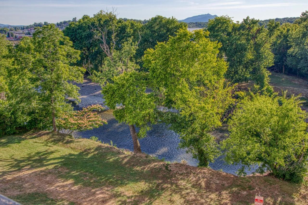 Fantastic Location! River And Mountain Views 2Br/2Ba Sleeps 6 Pigeon Forge Exterior photo